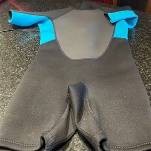 Kids Size 12 Wetsuit Black & Aqua